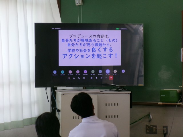 Teamsの会議ツールで生徒が映像を観る様子