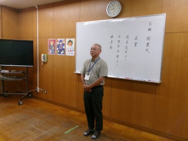 校長先生が話をする様子