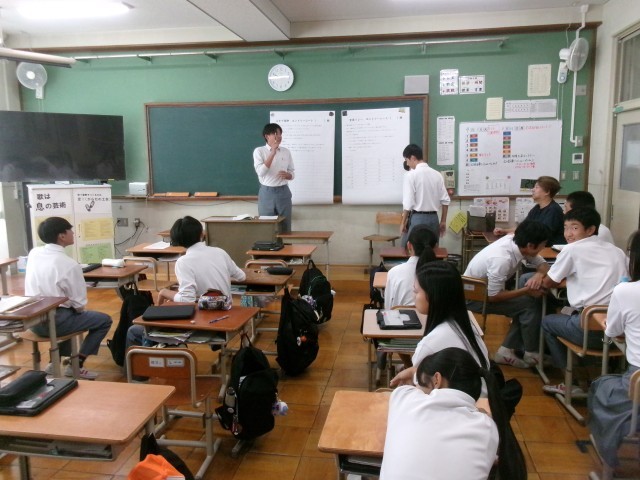 クラスで学年競技の走者を決める様子