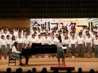 １年生の学年合唱の様子