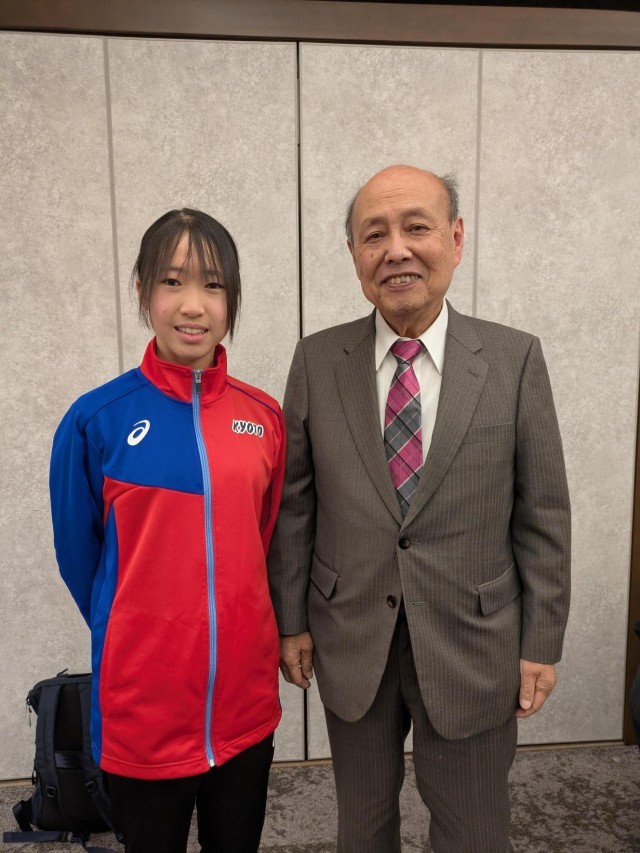 西京高校同窓会会長二之湯智様との慰労会の様子