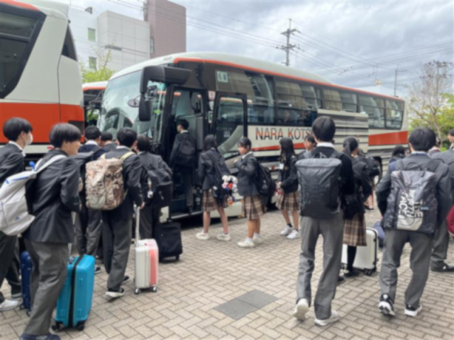 そろったクラスからバスに乗車②