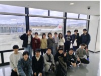 出発前。バックは搭乗する飛行機です！