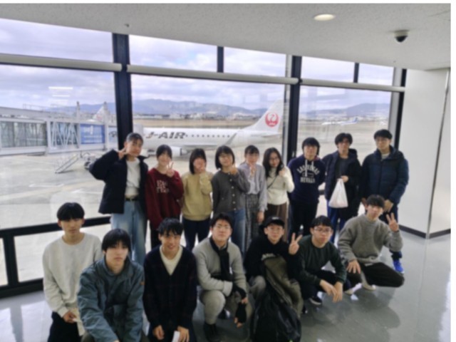 出発前。バックは搭乗する飛行機です！