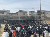 始業式で新転任の先生方の紹介の様子