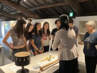 島津製作所創業記念資料館の「実験ラボ」で、科学の不思議を体験