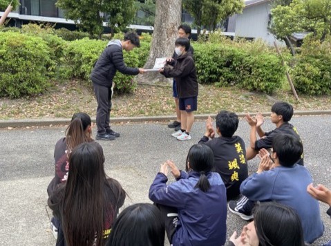 顧問からの賞状授与