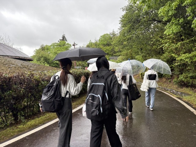 雨の中BBQ場へ