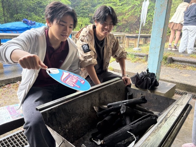 火おこしに苦戦