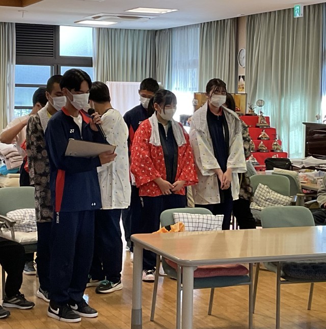 自己紹介をしています