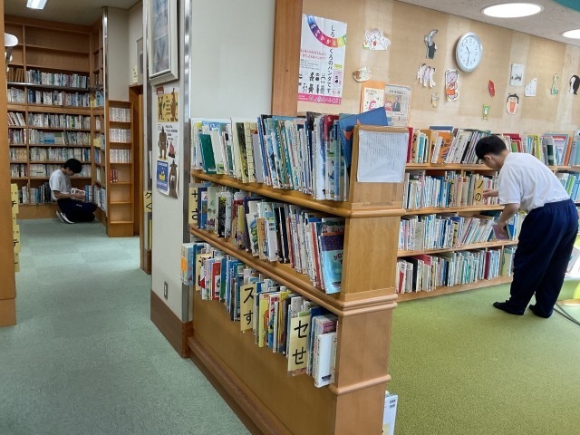 返却本をもとの位置に