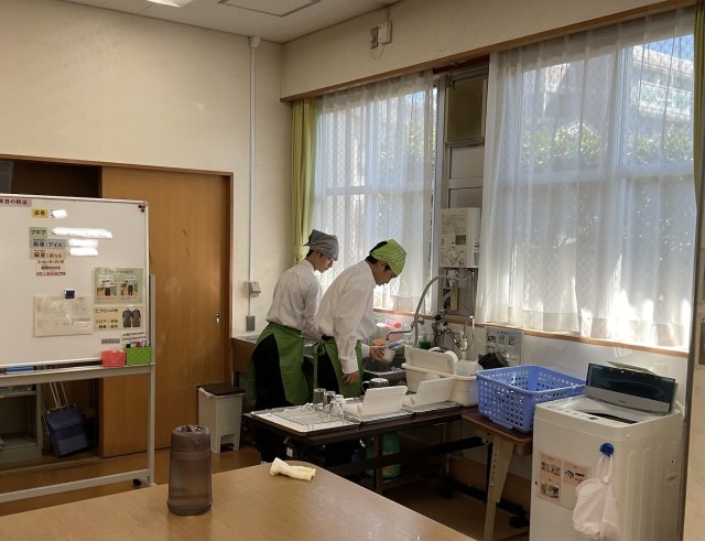 喫茶の片づけをしています