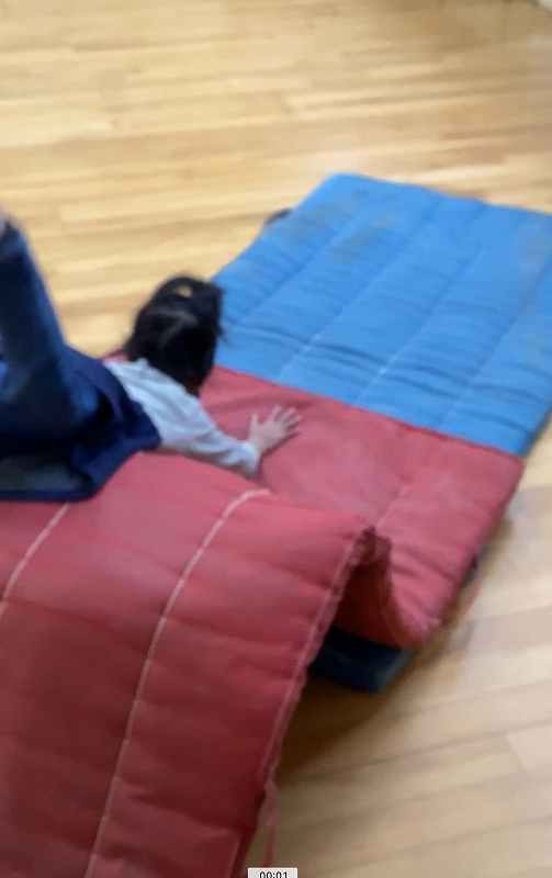 マットを滑って手を着く練習！