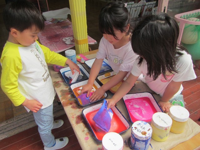 障子紙を染めたよ