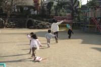 つくった凧を持ってよーいどん！